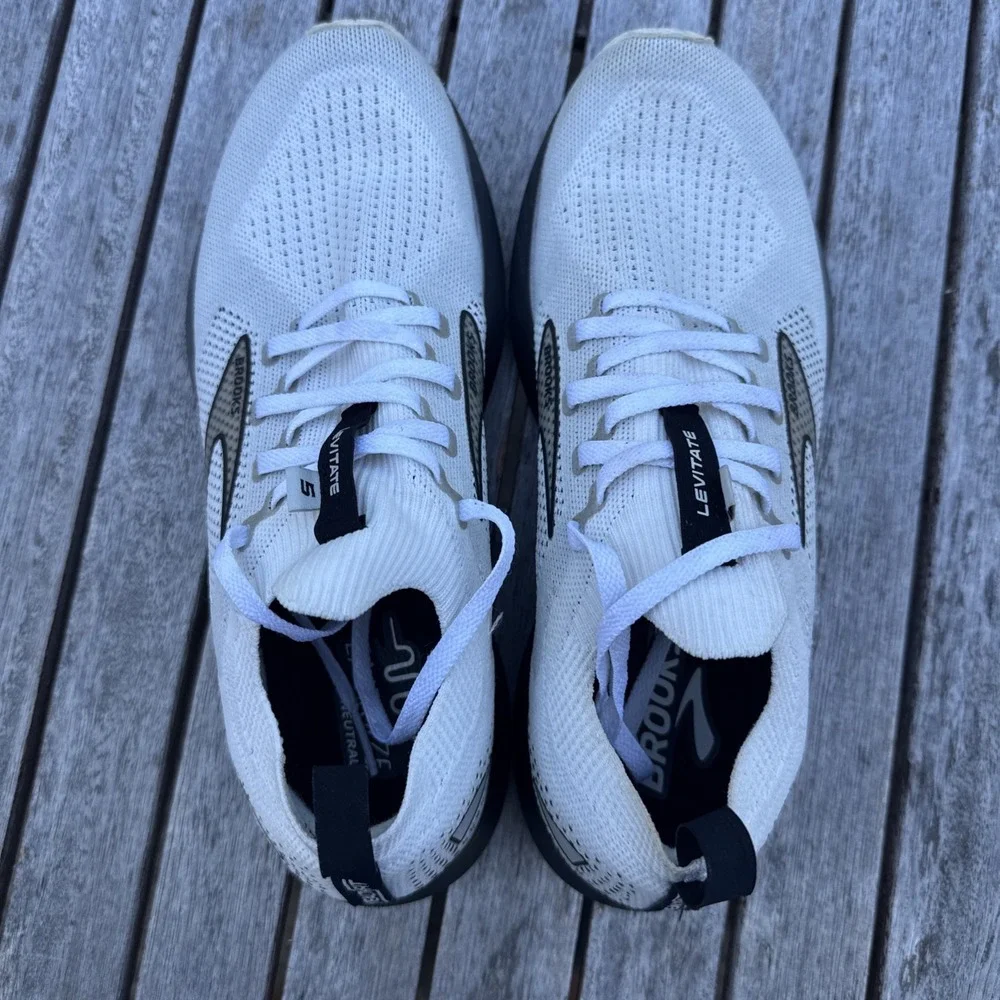 Brooks Levitate StealthFit 5.0 Women's Size 10B Running Shoes White Black